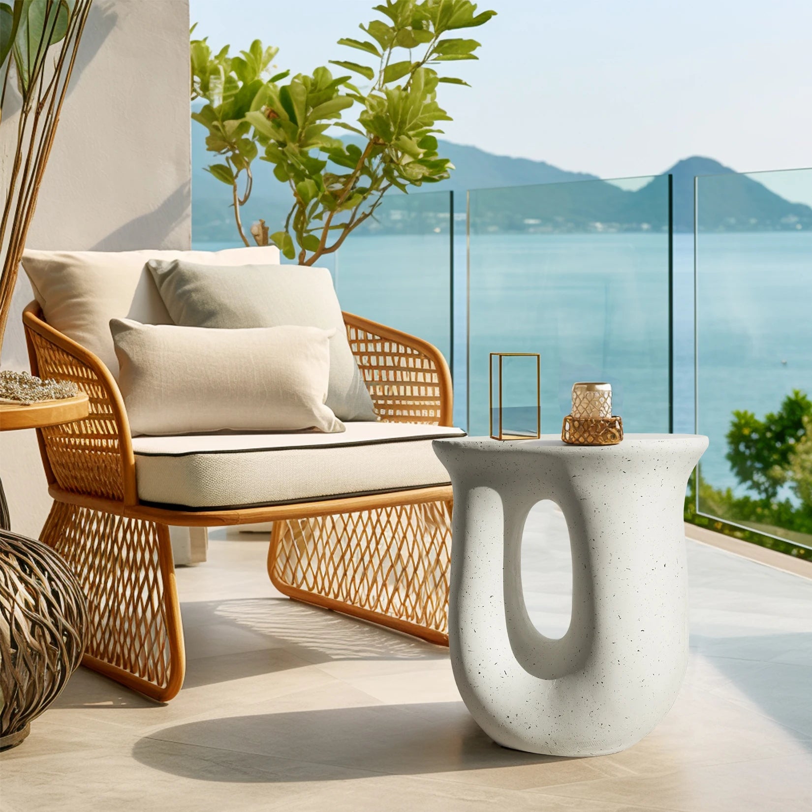 17.7'' Pedestal Table Stand - Handcast Polyresin Cabin Decor, Side Table & Plant Stand